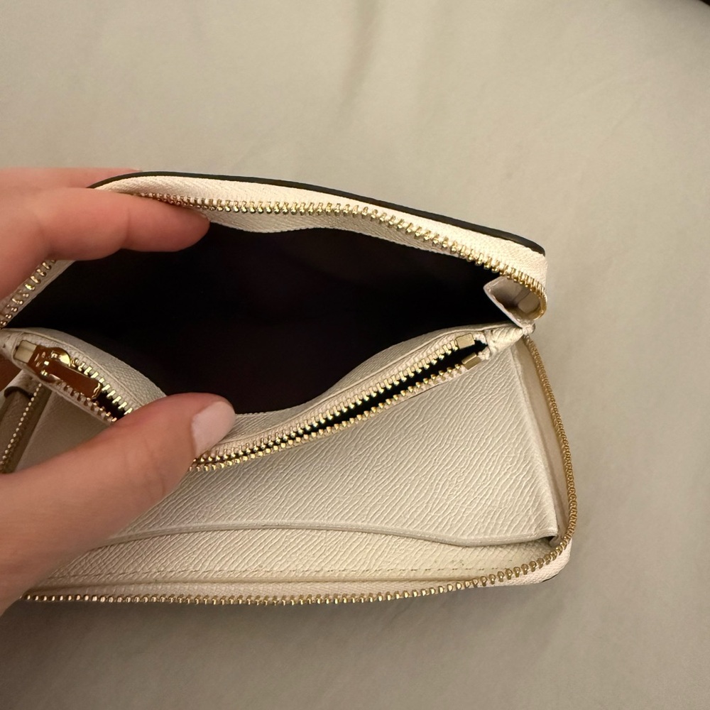 Coach White Leather Wallet with Gold Hardware - Picture 7 of 8